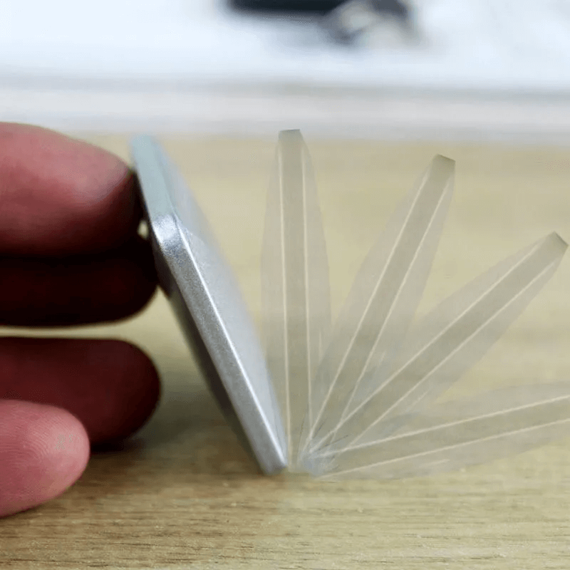 Metallkub Skrivbord Fidget – Avslappning, Fokus och Njutning