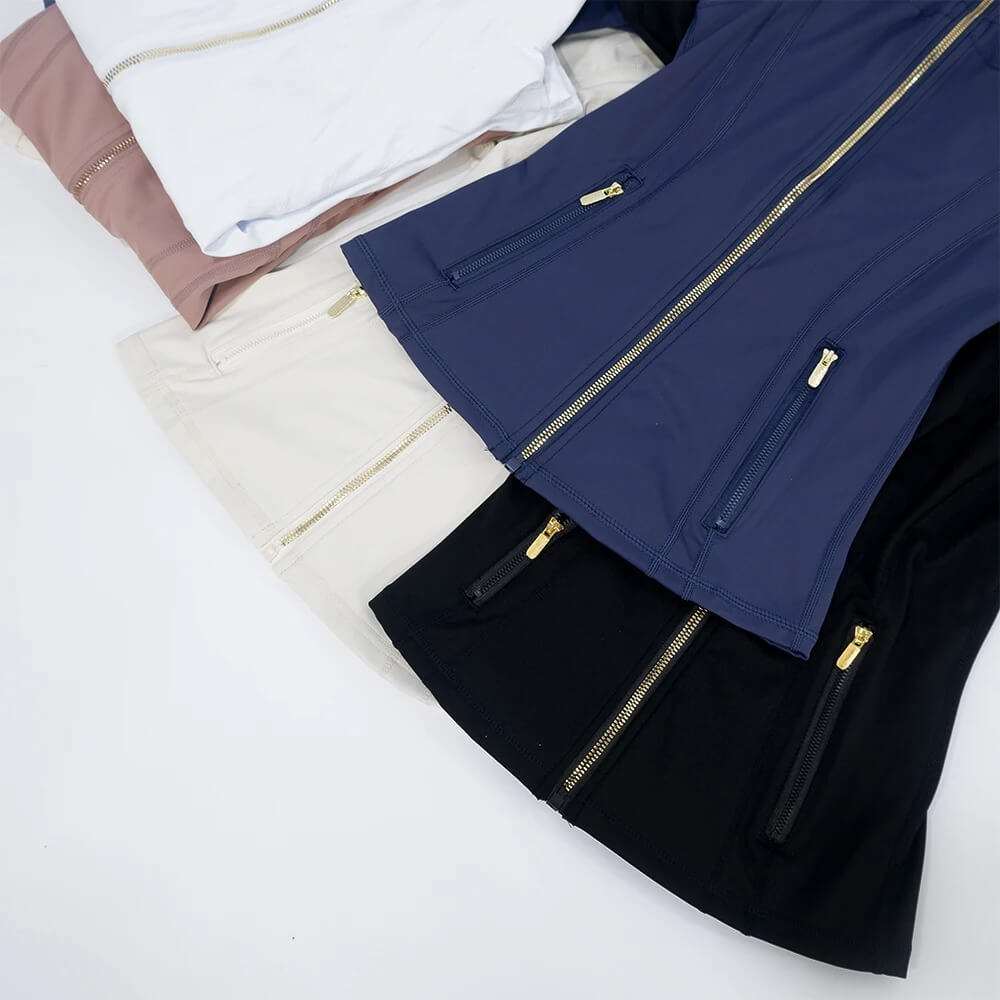 SilkMotion – Slim-fit yoga- og treningsjakke med glidelås, hurtigtørkende materiale og fleksibel passform for aktiv hverdagsbruk