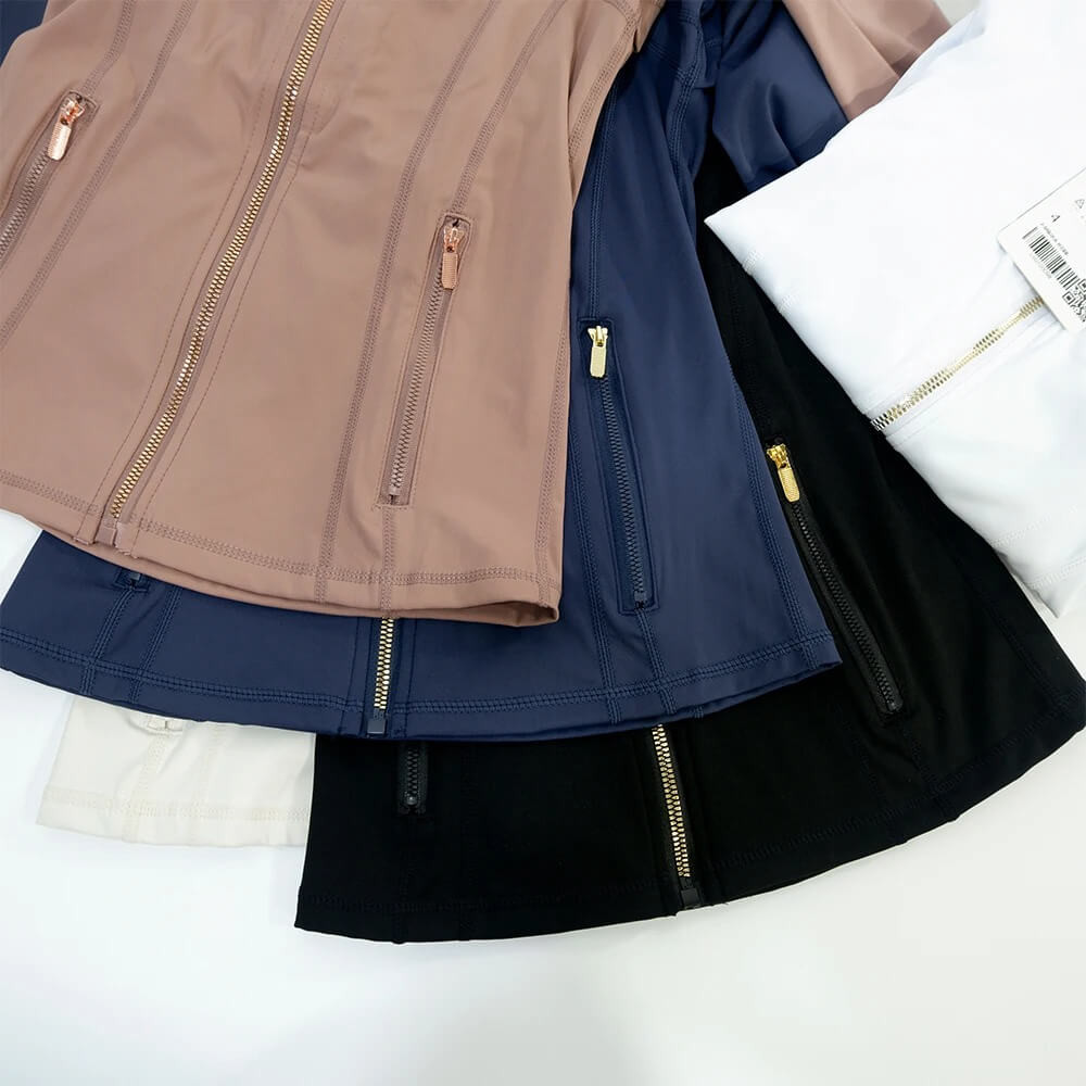 SilkMotion – Slim-fit yoga- og treningsjakke med glidelås, hurtigtørkende materiale og fleksibel passform for aktiv hverdagsbruk