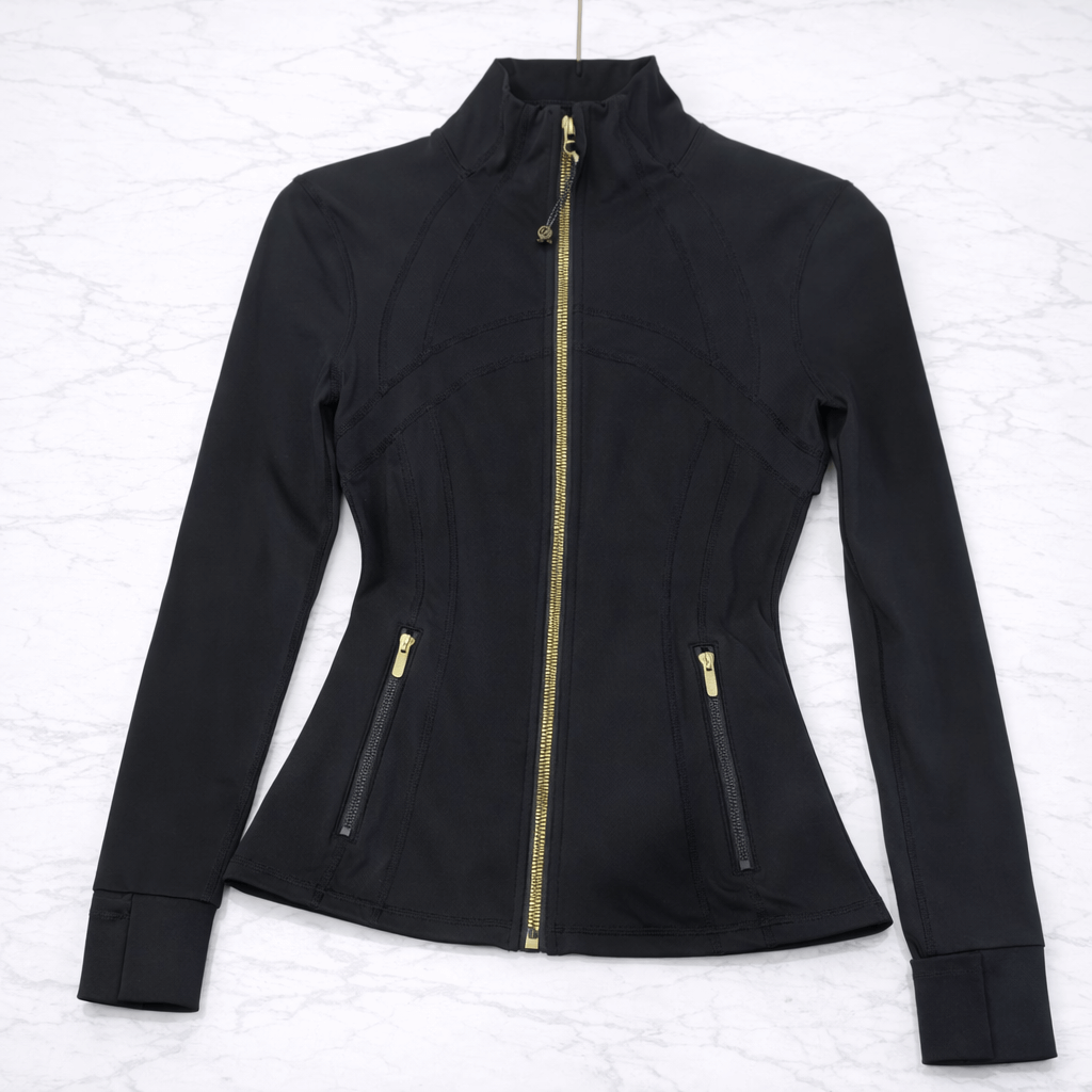 SilkMotion – Slim-fit yoga- og treningsjakke med glidelås, hurtigtørkende materiale og fleksibel passform for aktiv hverdagsbruk