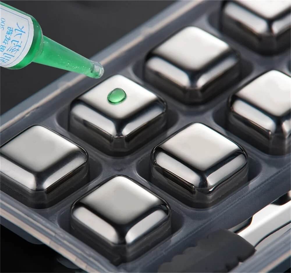 FrostGleam – Isbitsset i Rostfritt Stål | Återanvändbara Isbitar för Whiskey, Vin & Cocktails – Stilrent, Svalt & Utan Utspädning