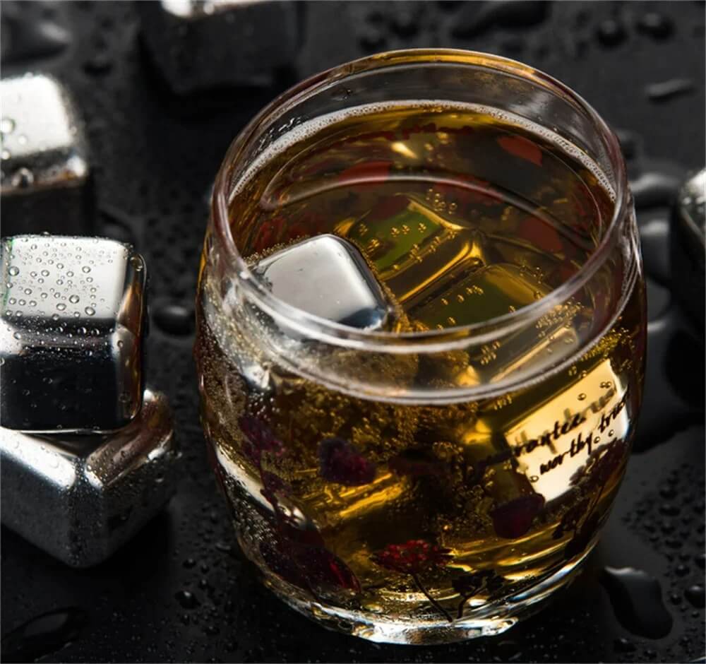 FrostGleam – Isbitsset i Rostfritt Stål | Återanvändbara Isbitar för Whiskey, Vin & Cocktails – Stilrent, Svalt & Utan Utspädning