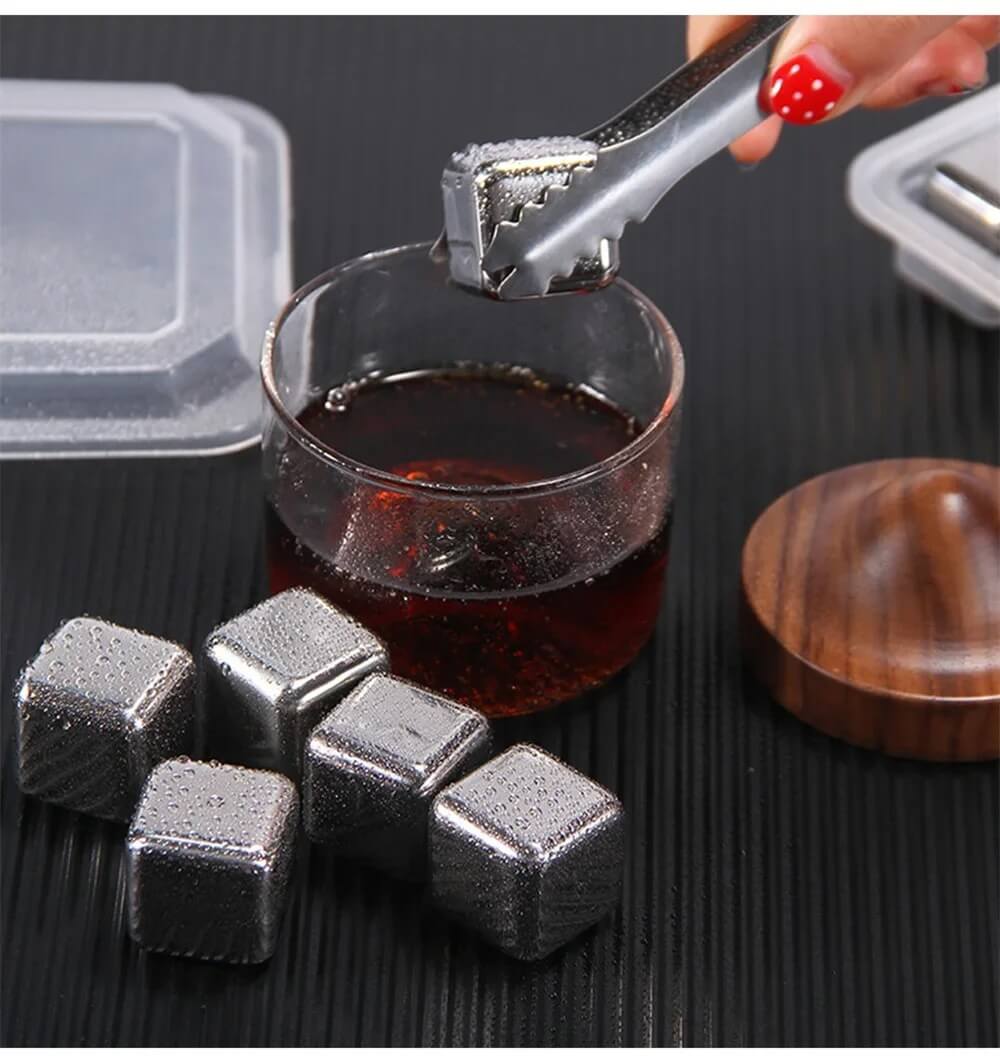 FrostGleam – Isbitsset i Rostfritt Stål | Återanvändbara Isbitar för Whiskey, Vin & Cocktails – Stilrent, Svalt & Utan Utspädning