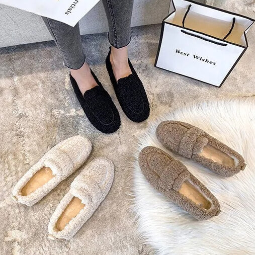 Lyxiga Mokasiner för Dam i Lammullsliknande Plysch – Halkfri Gummisula och Ultimat Komfort