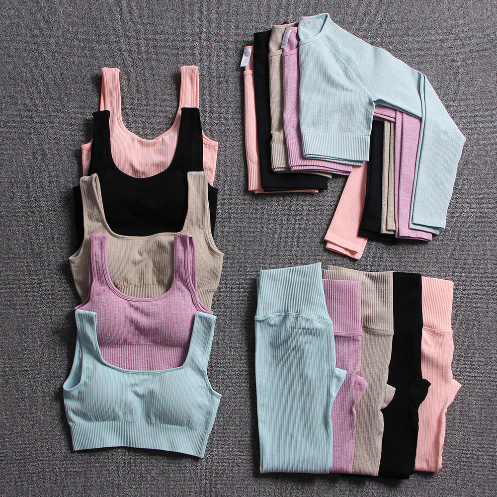 Ensemble de sport avec haut au choix pour femme