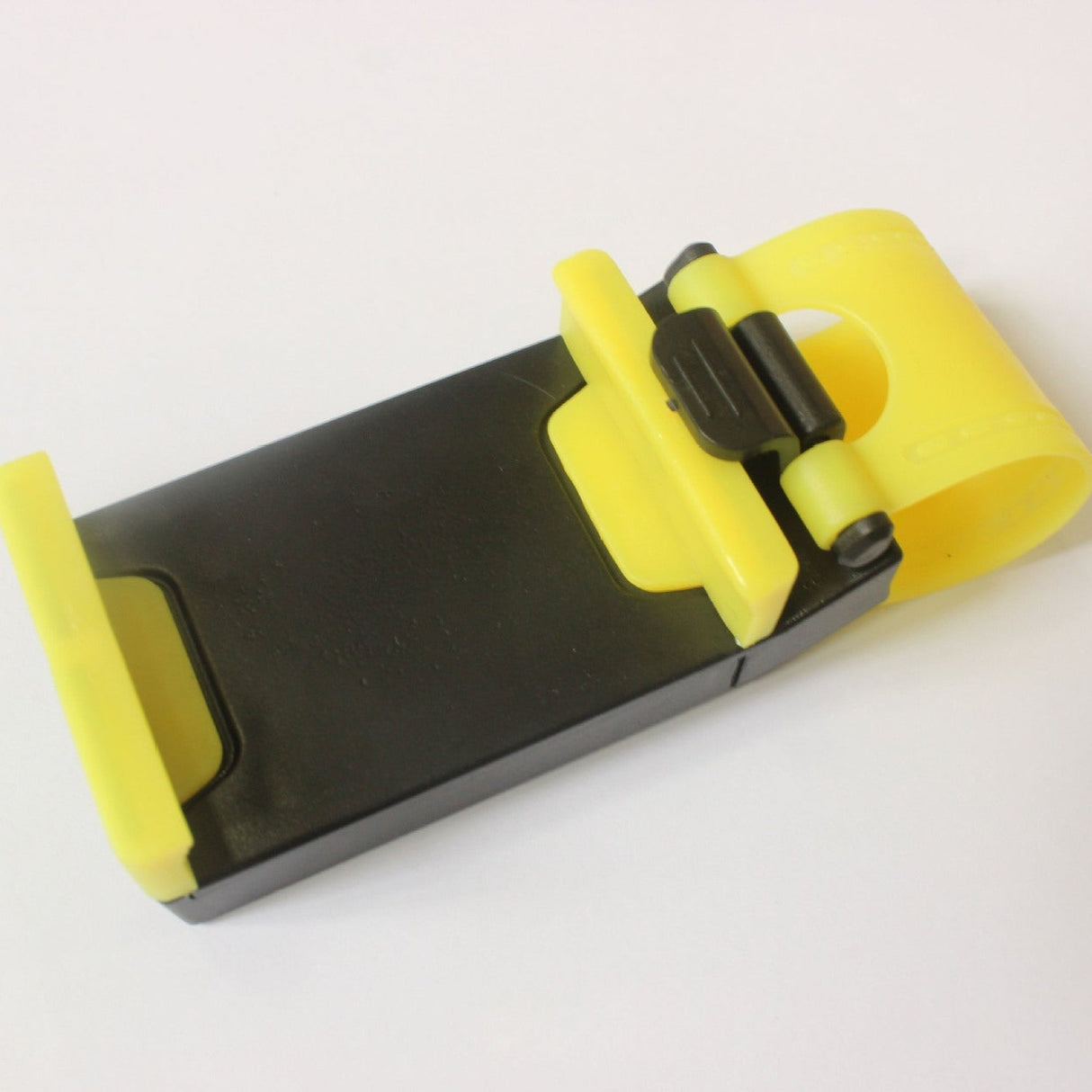 Support universel pour téléphone portable à fixer sur le volant