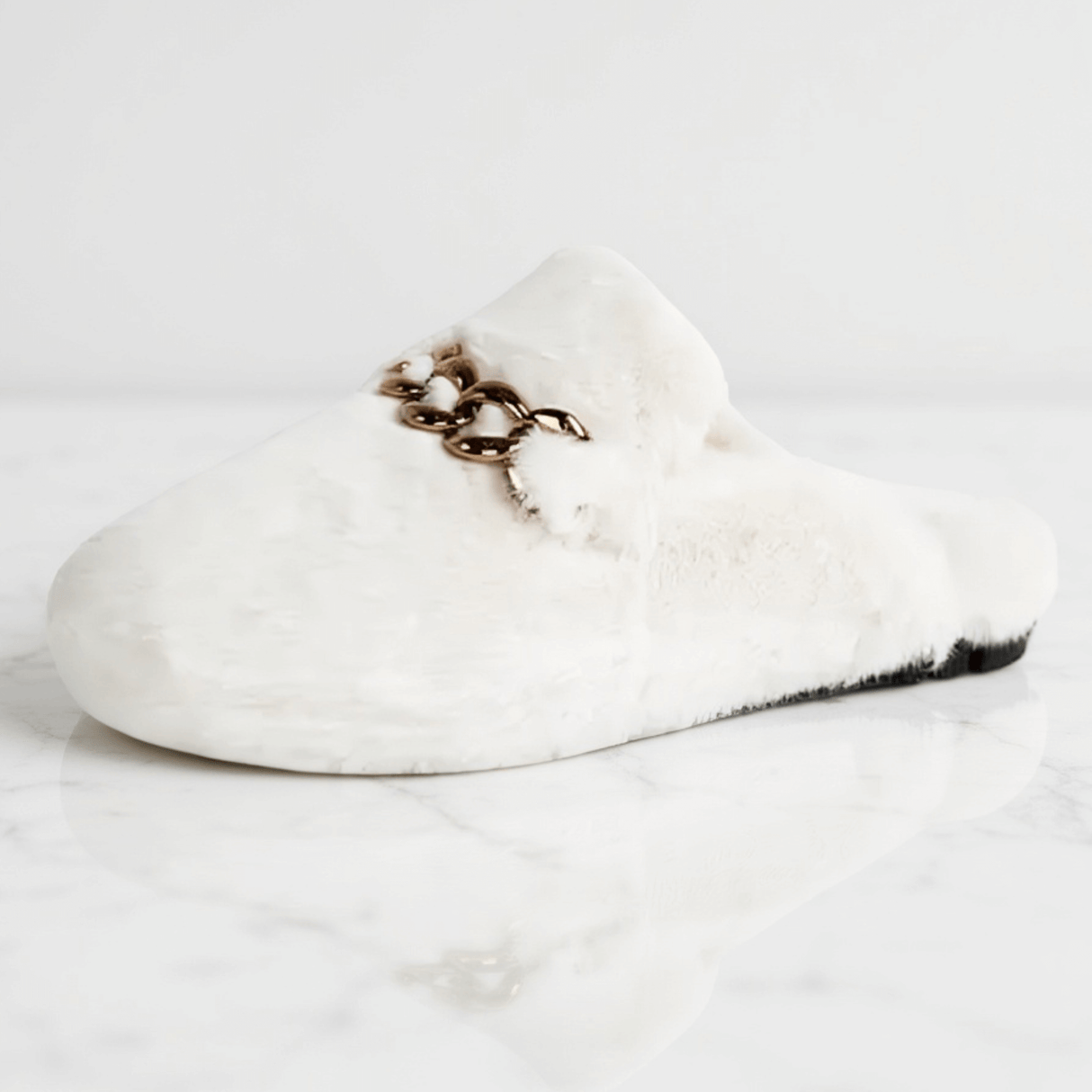 TeddyFinesse – Eleganta Faux-Fur Mule Tofflor med Guldkedja & Plyschig Komfort för Inomhus och Lätt Utomhusbruk