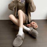 FurLush – Faux-Fur Skor med Justerbar Rem & Plyschig Komfort för Inomhus och Lätt Utomhusbruk