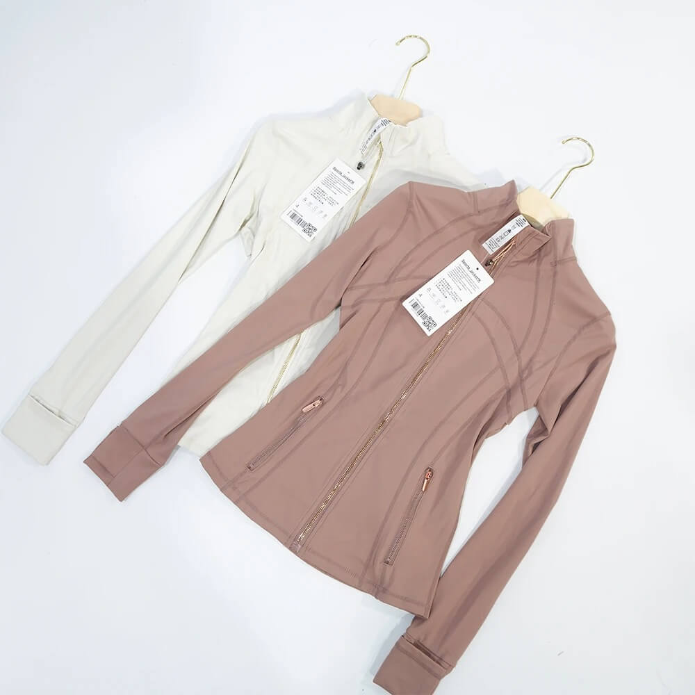 SilkMotion – Slim-fit yoga- og treningsjakke med glidelås, hurtigtørkende materiale og fleksibel passform for aktiv hverdagsbruk