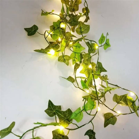 VineGlow – Batteridriven Ljusslinga med Gröna Blad | Skapa Mysig Stämning i Hemmet eller Trädgården