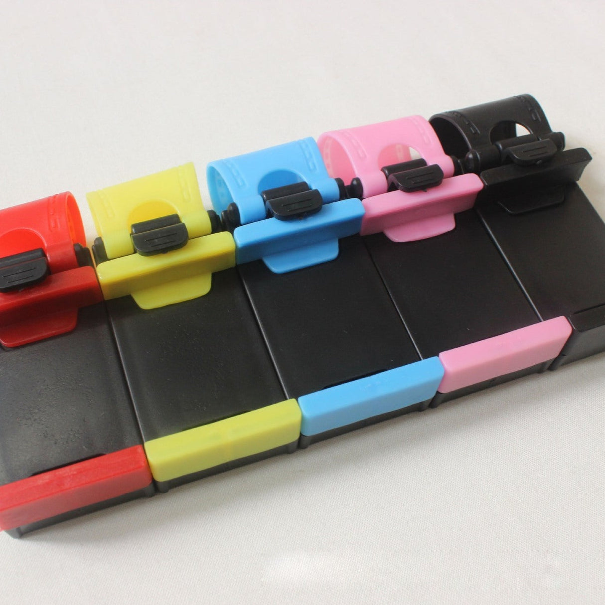 Support universel pour téléphone portable à fixer sur le volant