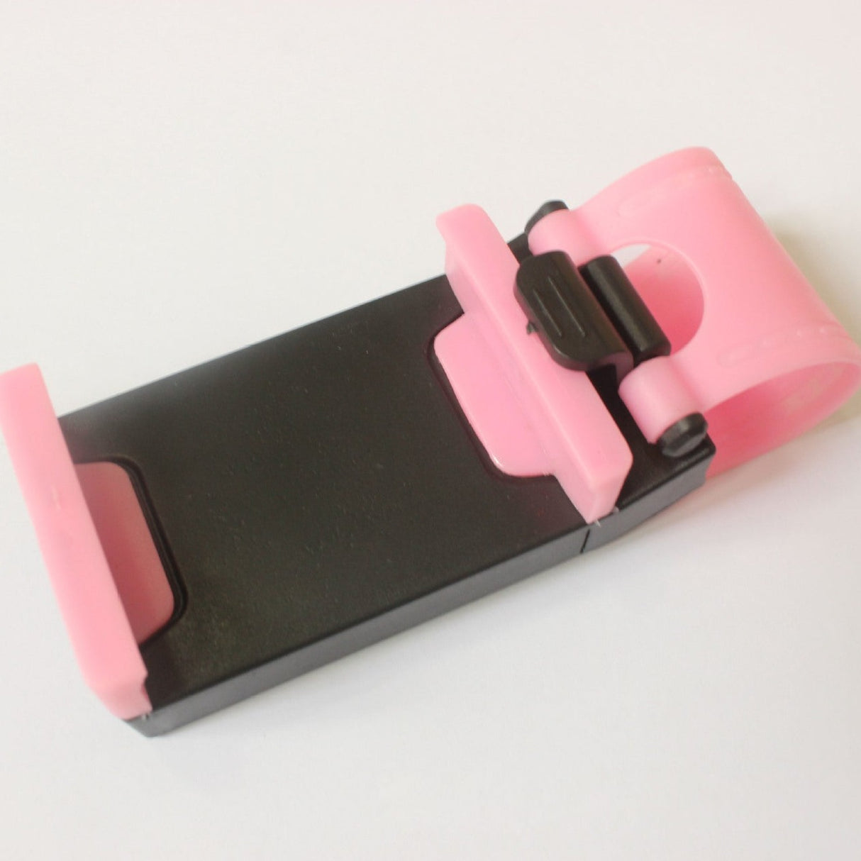 Support universel pour téléphone portable à fixer sur le volant