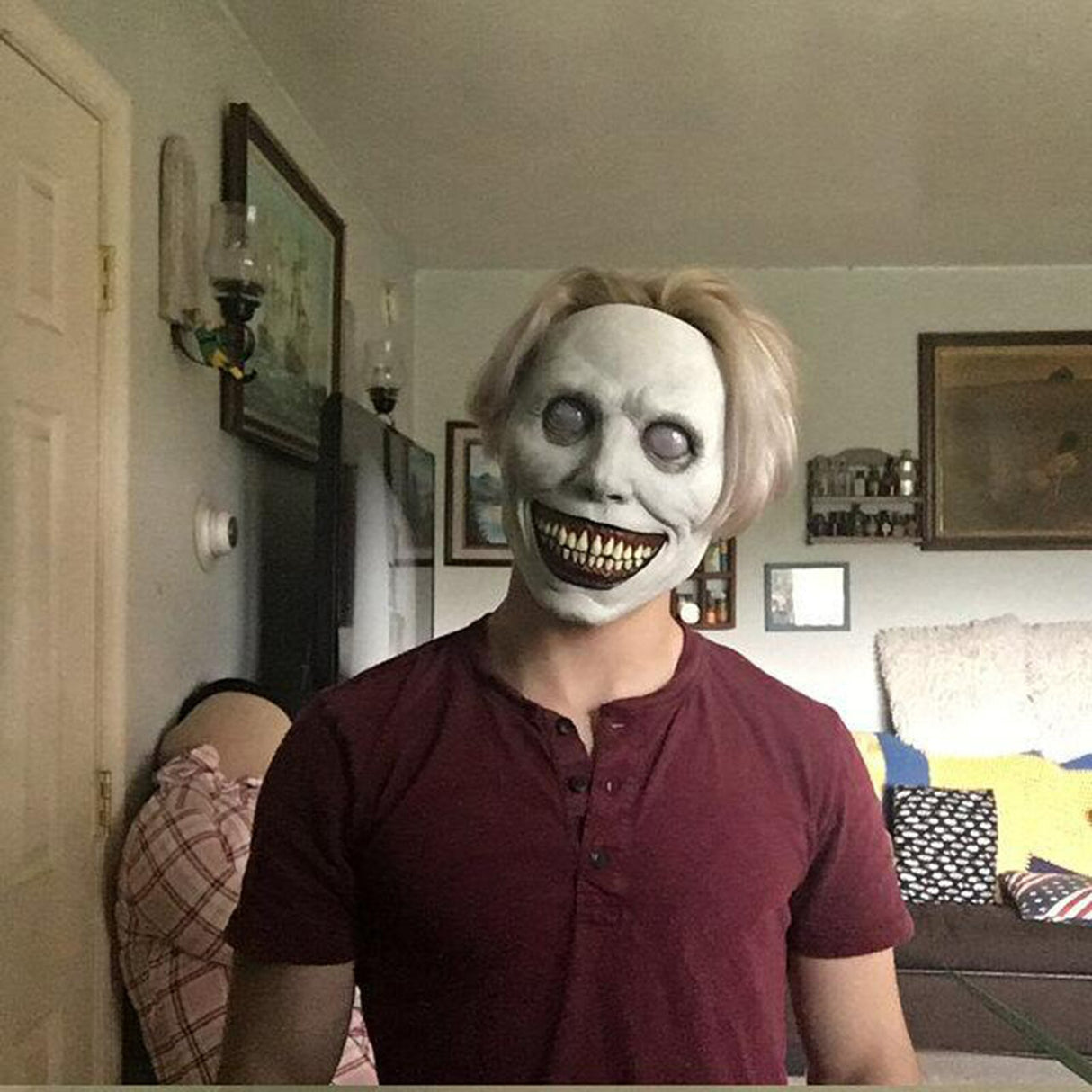 Hvit skrekkmaske